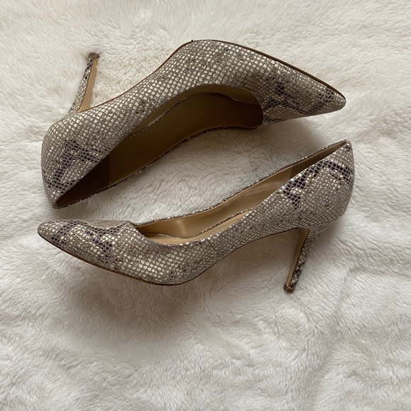 Jessica Simpson snakeskin pointed toe pumps - Picture 7 of 7